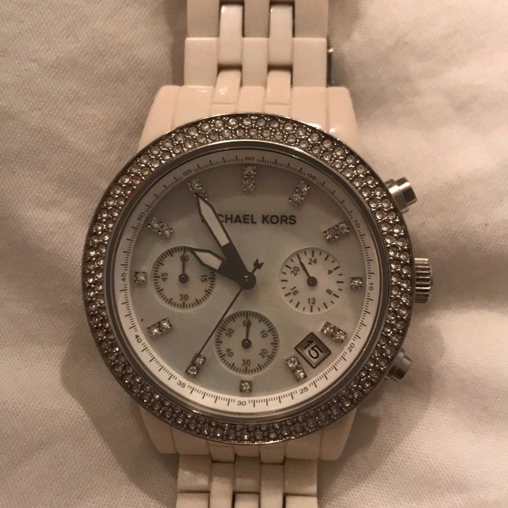 WHITE MICHAEL KORS WATCH- GREAT CONDITION!